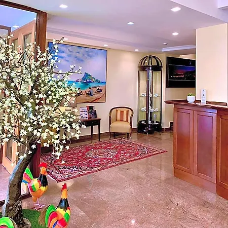 Isabella Hotel 3*