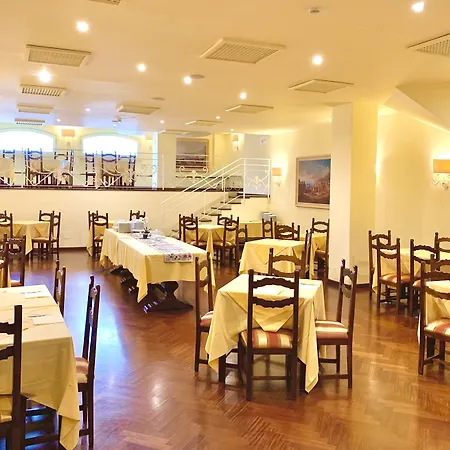 Isabella Hotel 3*